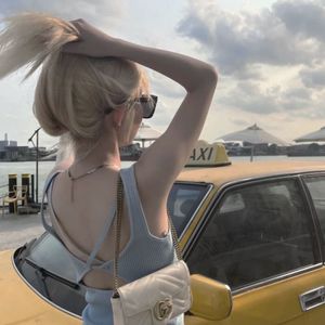 毛茸茸的大骚屄视频
